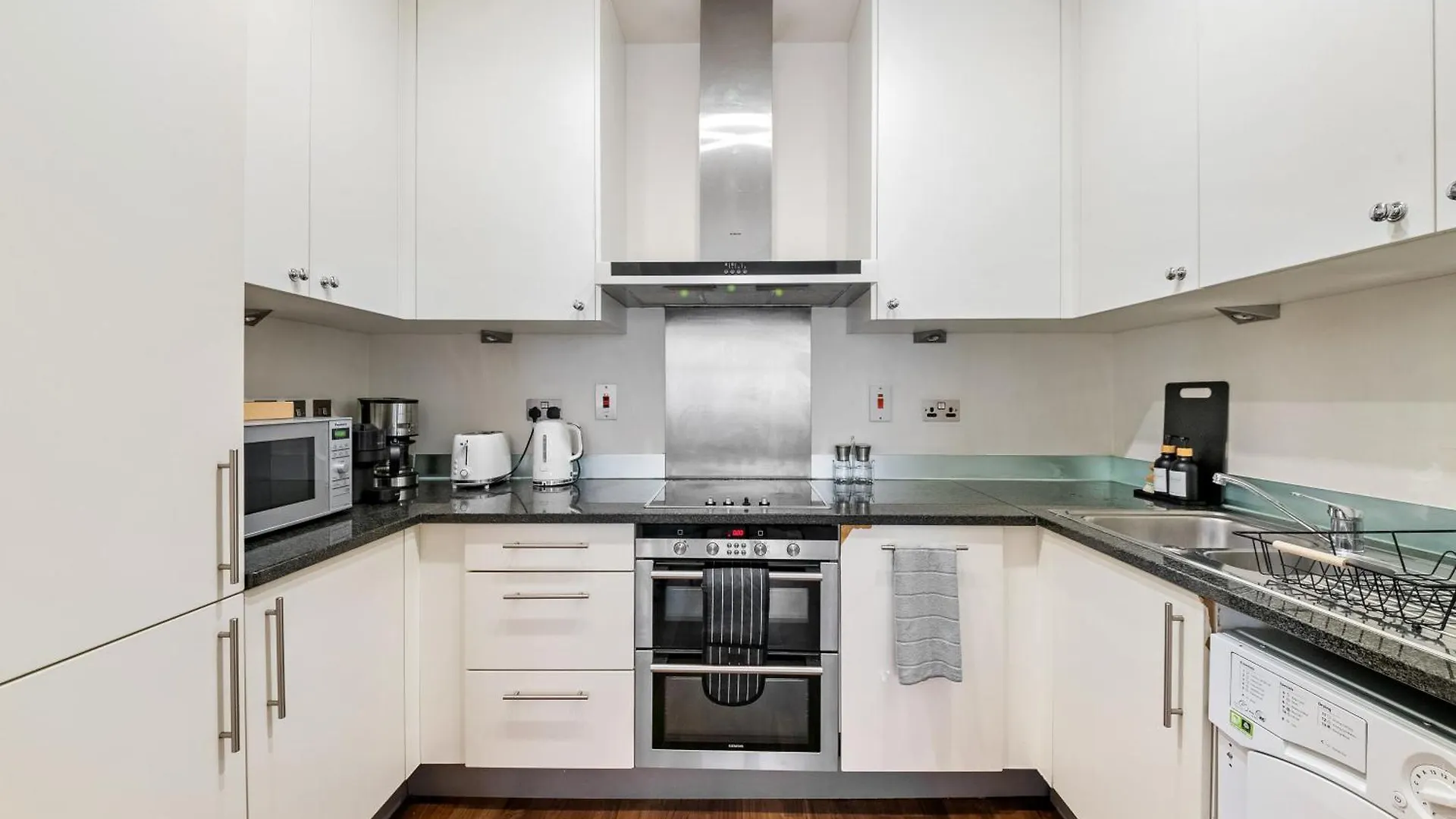 Londwell, Canary Wharf River Thames Balcony Suite London United Kingdom
