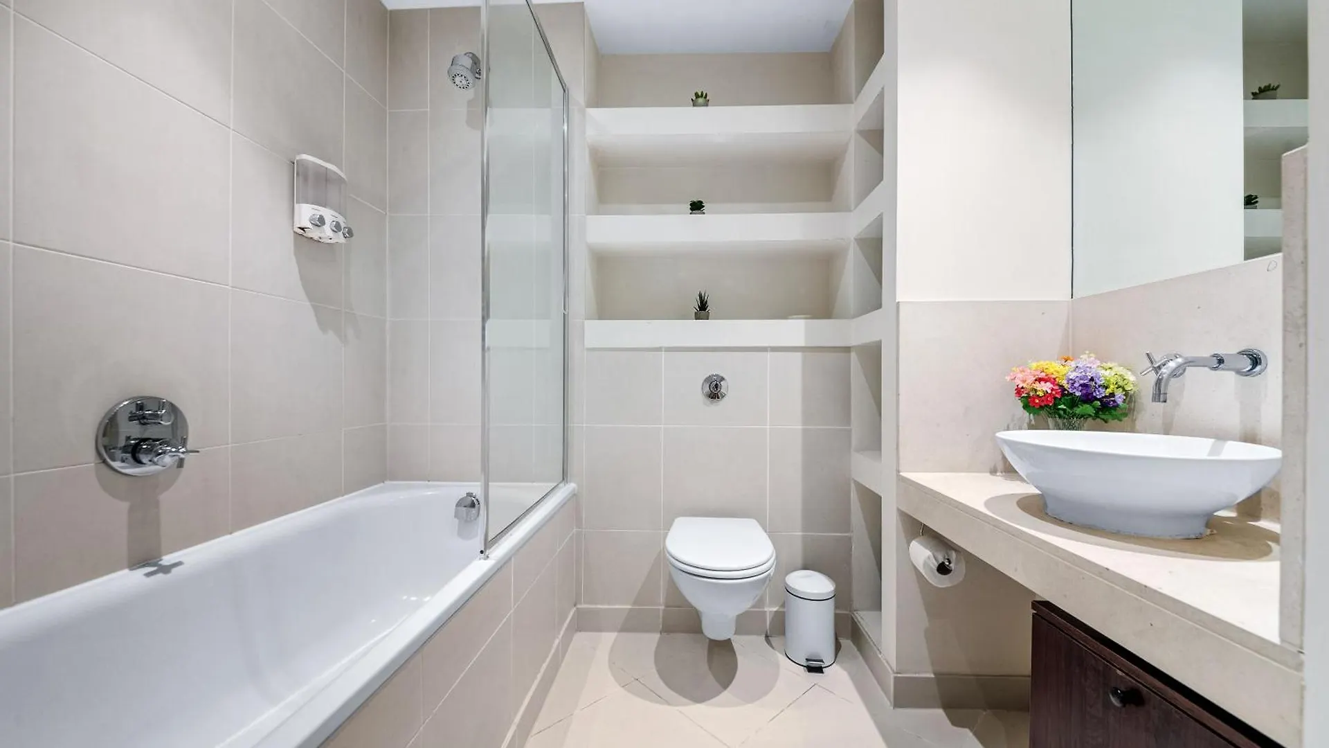 Londwell, Canary Wharf River Thames Balcony Suite London