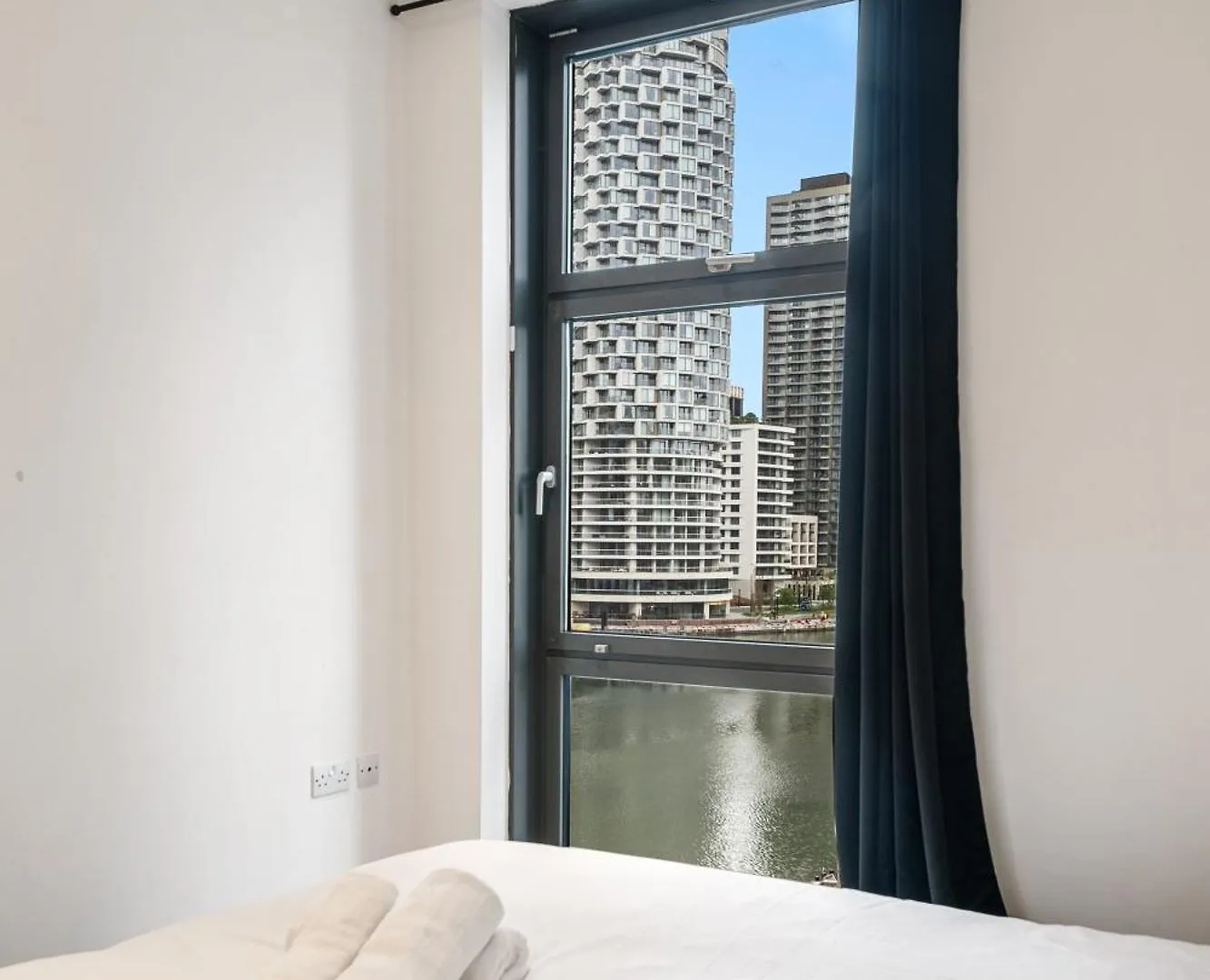 Londwell, Canary Wharf River Thames Balcony Suite London