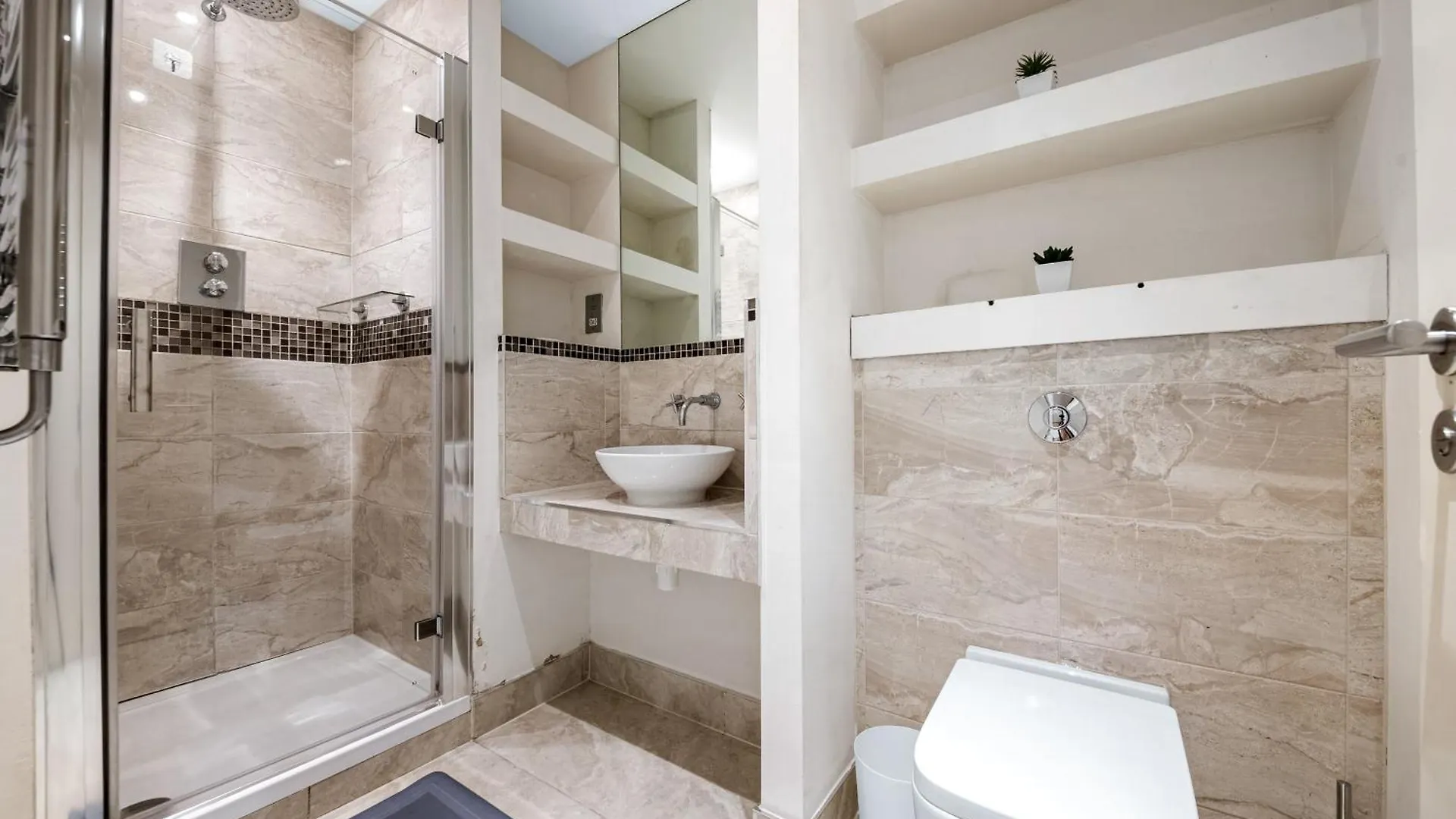 Apartment Londwell, Canary Wharf River Thames Balcony Suite London