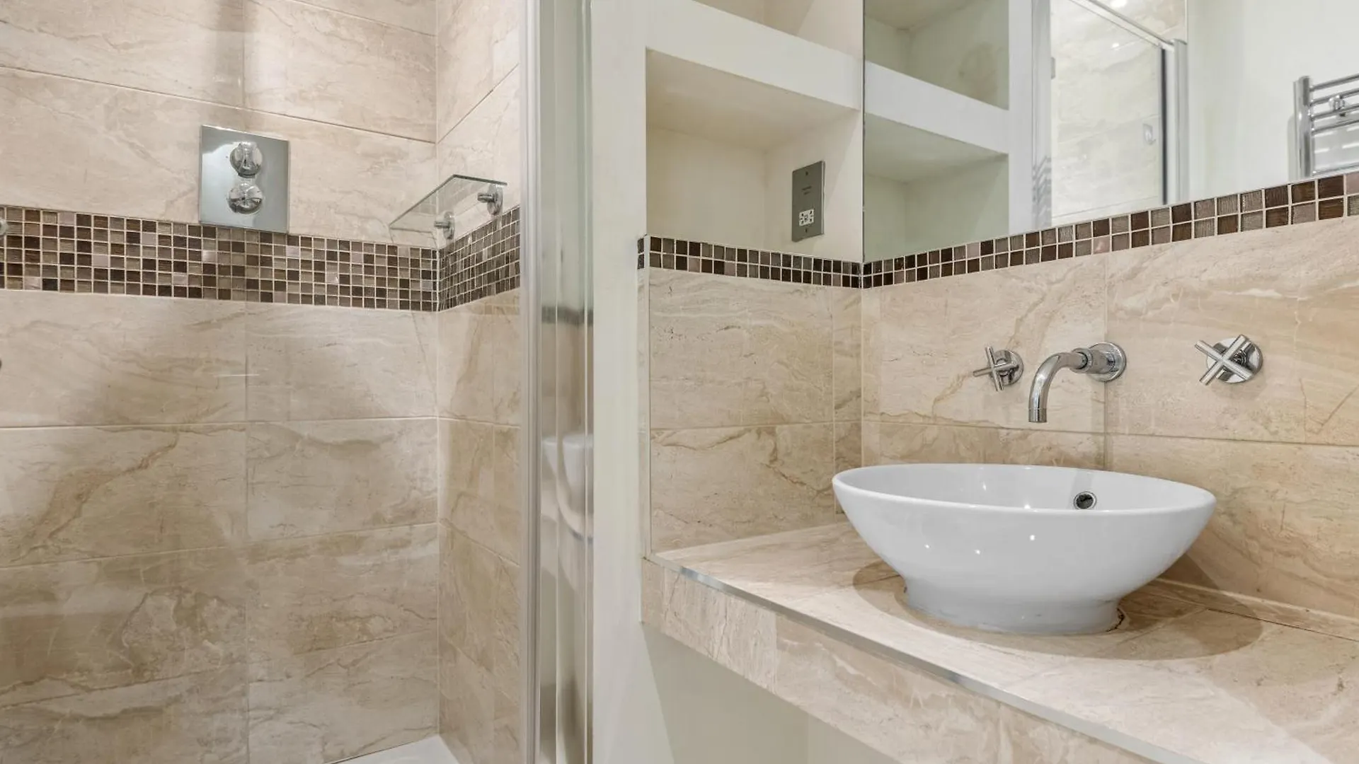 Londwell, Canary Wharf River Thames Balcony Suite London Apartment
