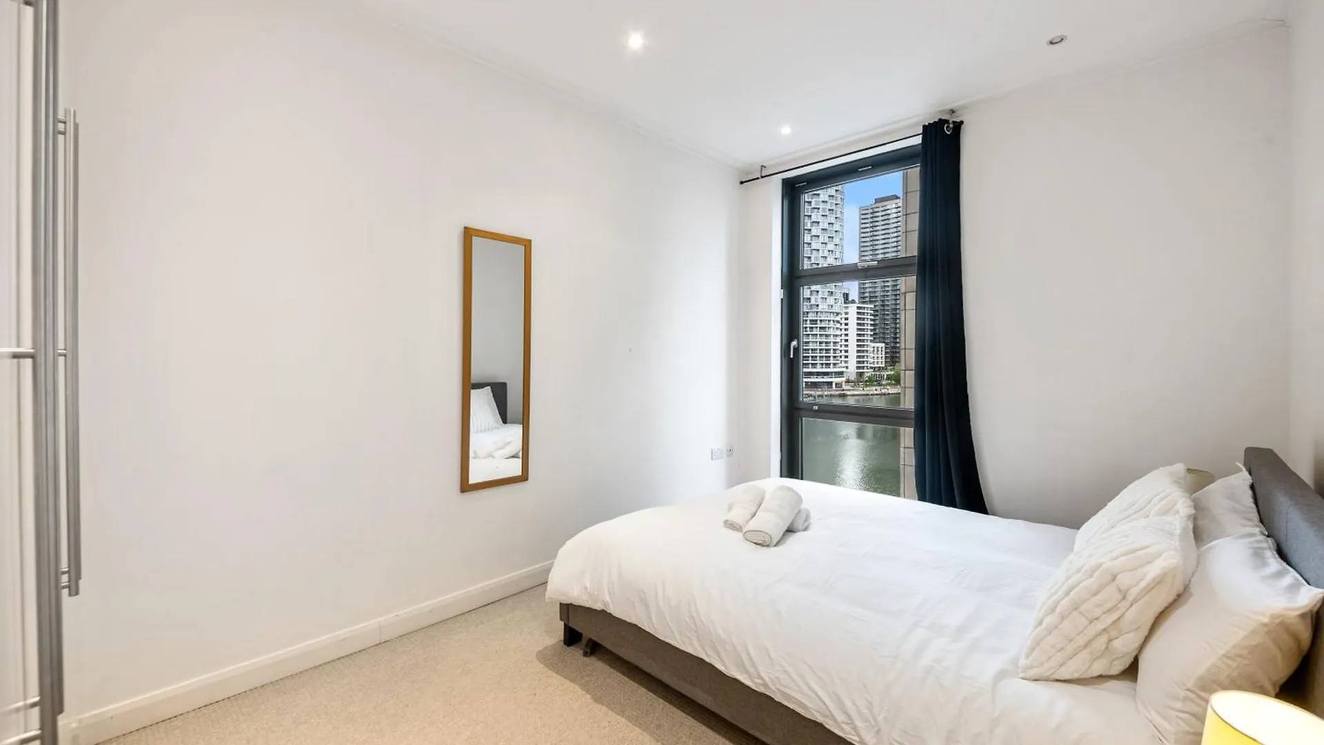Londwell, Canary Wharf River Thames Balcony Suite London