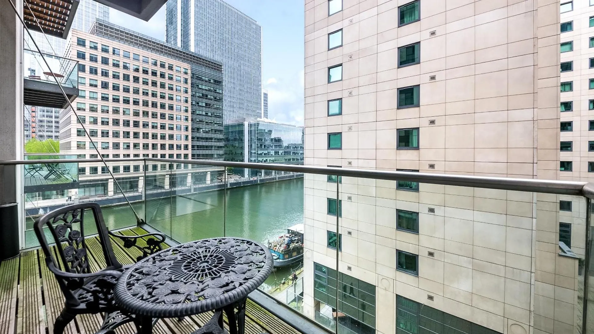 Londwell, Canary Wharf River Thames Balcony Suite London 0*,  United Kingdom